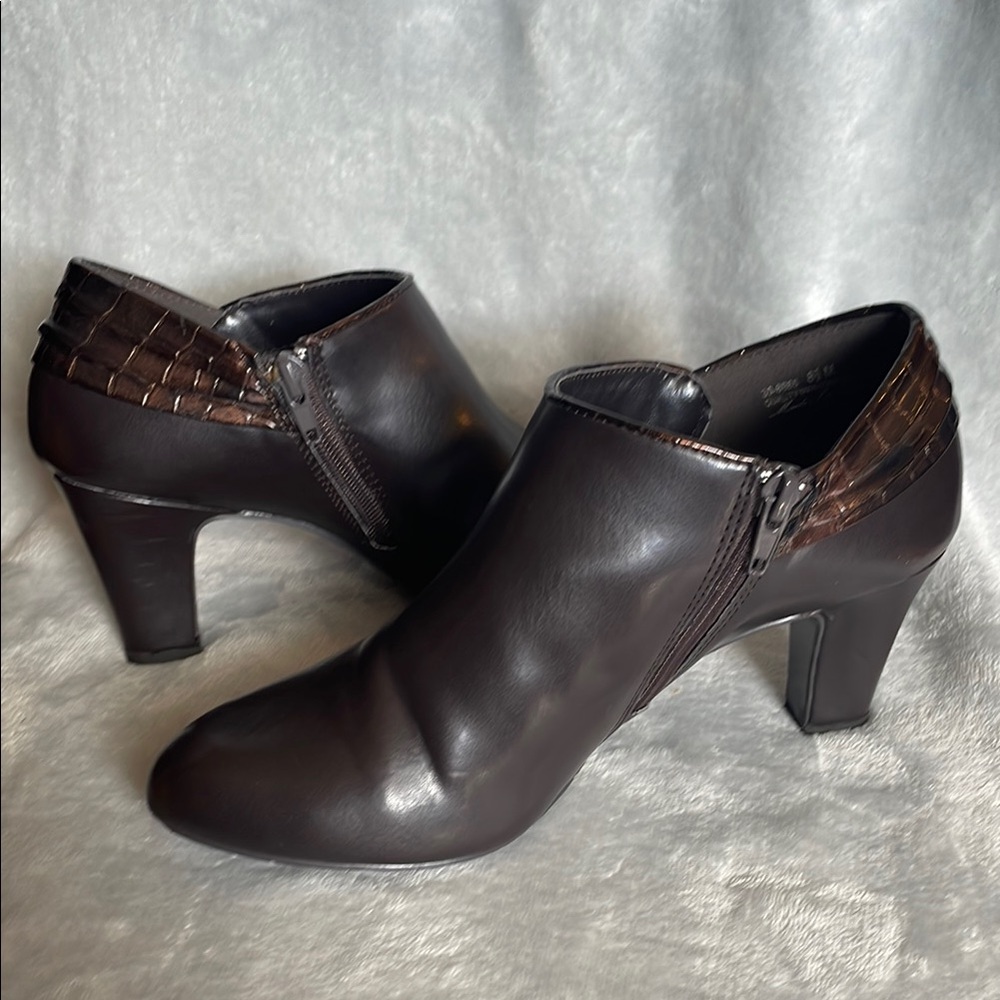 Brown Ankle Booties size 8.5M with Zipper 3” heel